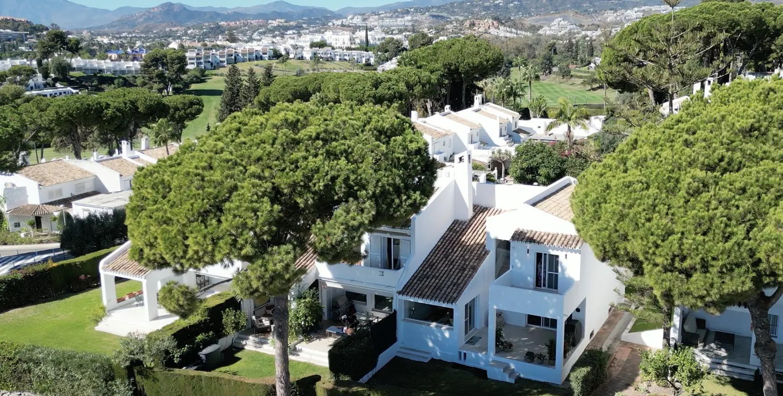 Venta de casa pareada en Nueva Andalucía 1