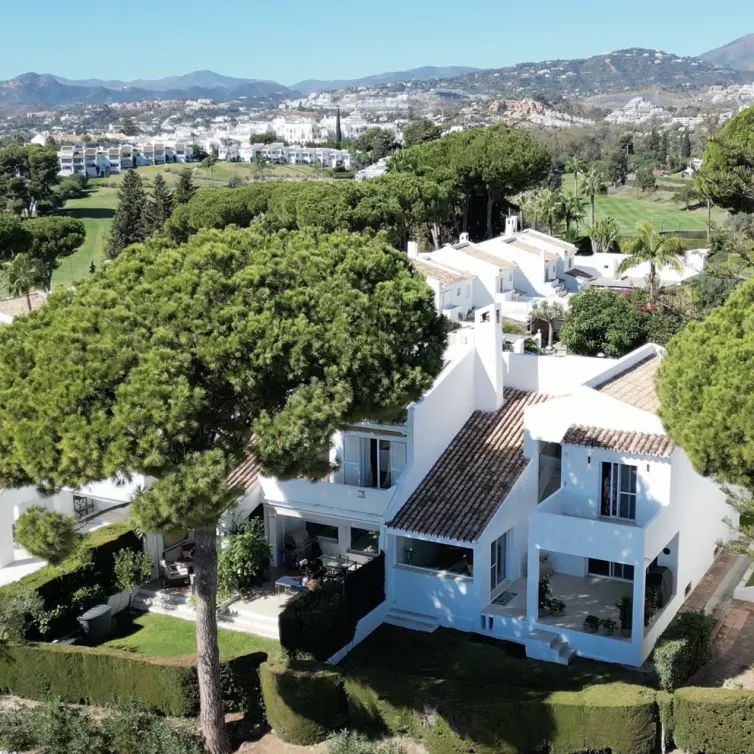 Venta de casa pareada en Nueva Andalucía