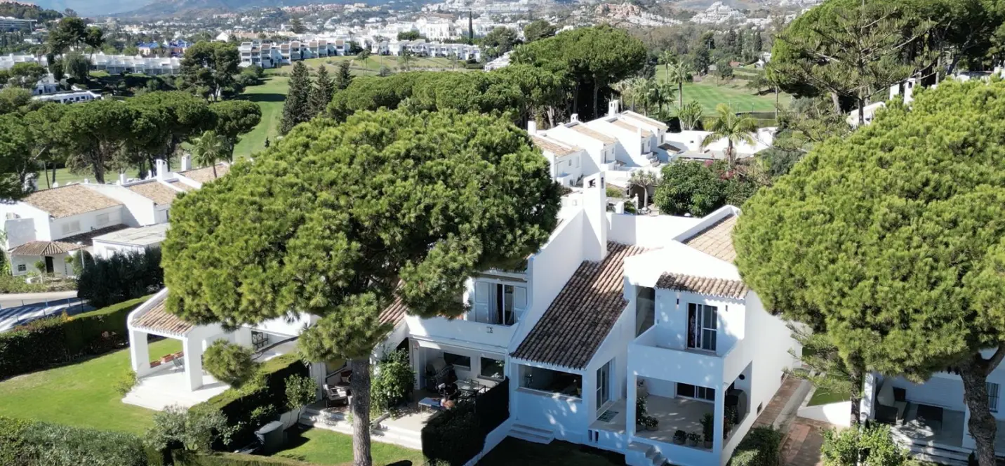 Venta de casa pareada en Nueva Andalucía 0