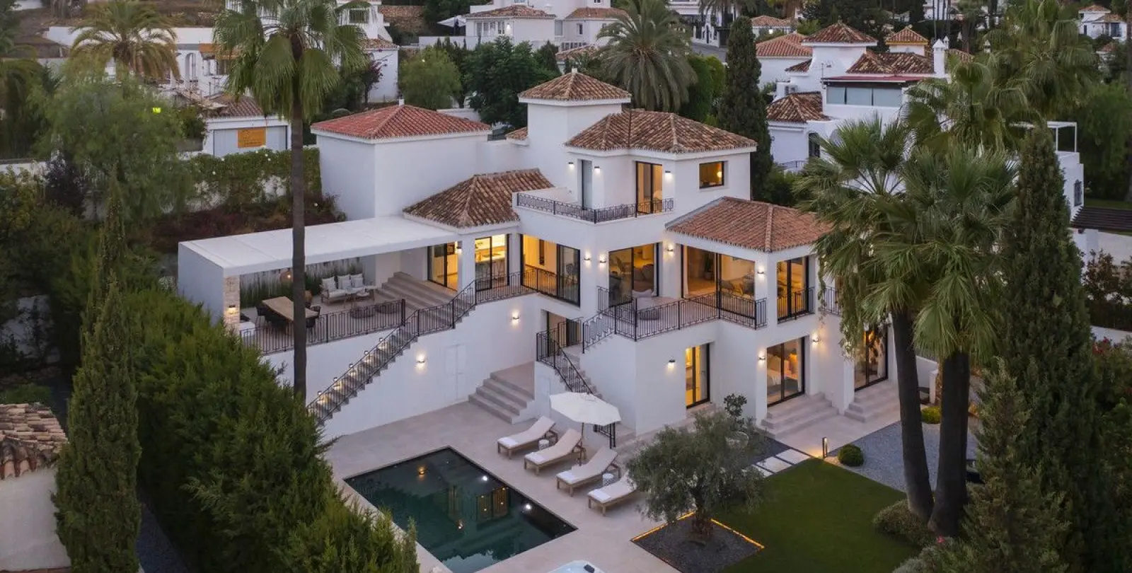 Venta de villa independiente en Nueva Andalucía 1
