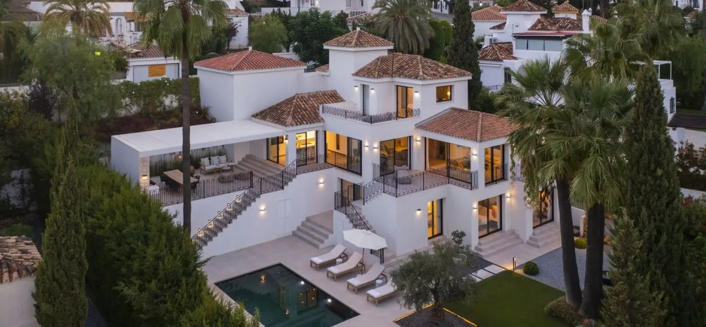 Venta de villa independiente en Nueva Andalucía 0