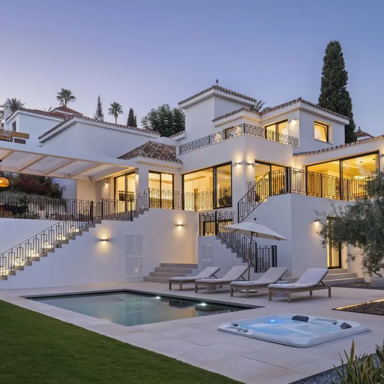 Venta de villa independiente en Nueva Andalucía