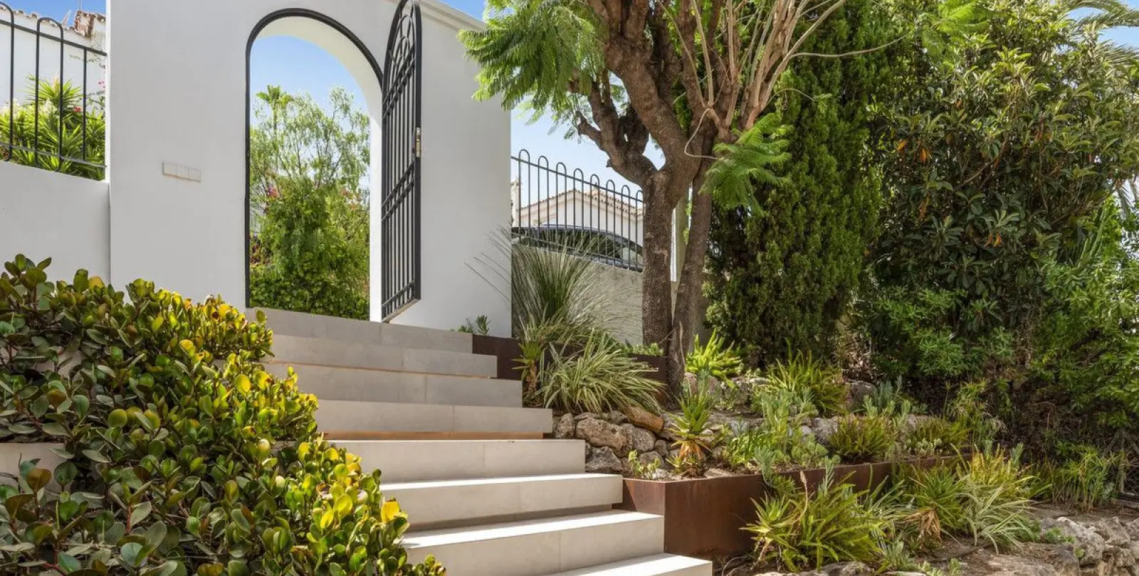 Venta de villa independiente en Nueva Andalucía 5