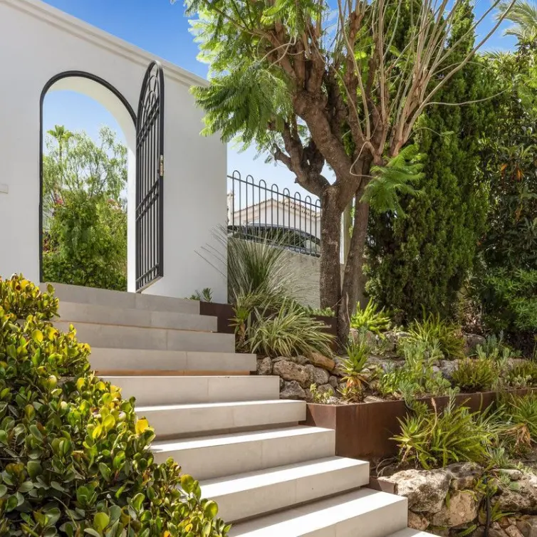 Venta de villa independiente en Nueva Andalucía