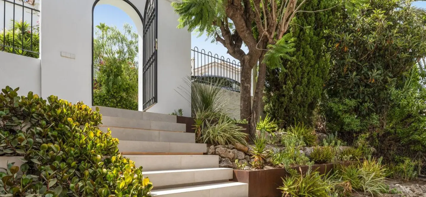 Venta de villa independiente en Nueva Andalucía 4
