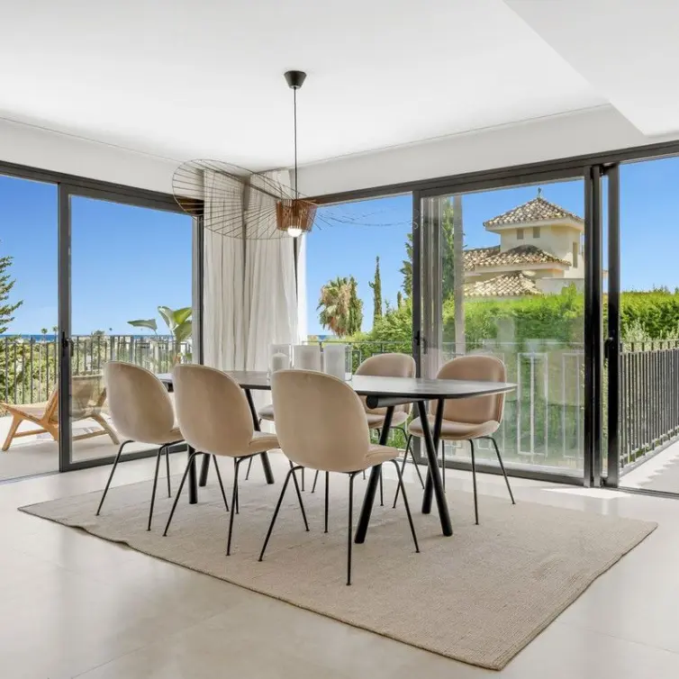 Venta de villa independiente en Nueva Andalucía
