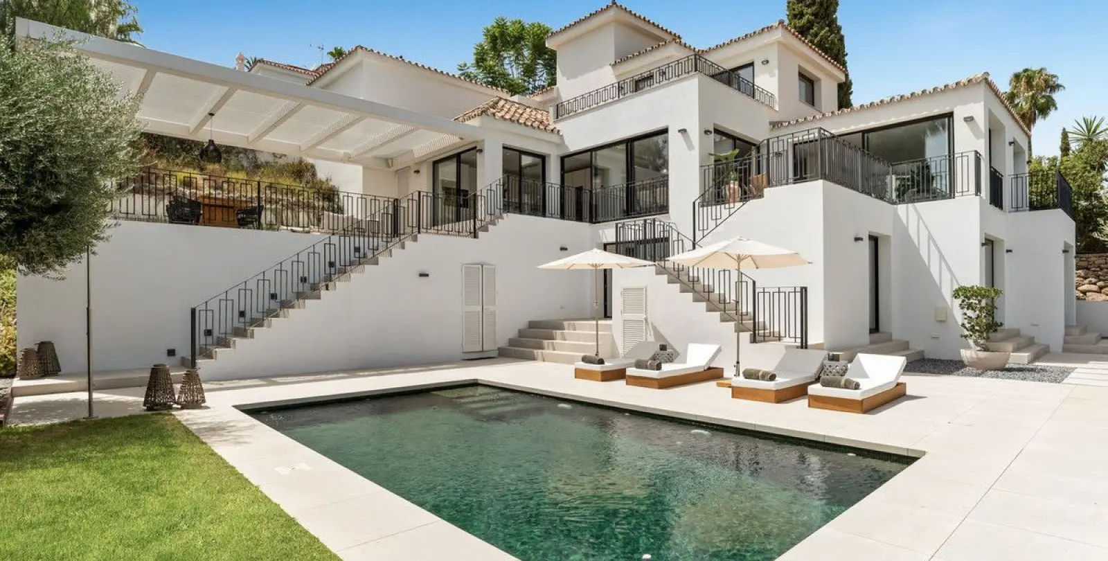 Venta de villa independiente en Nueva Andalucía 22