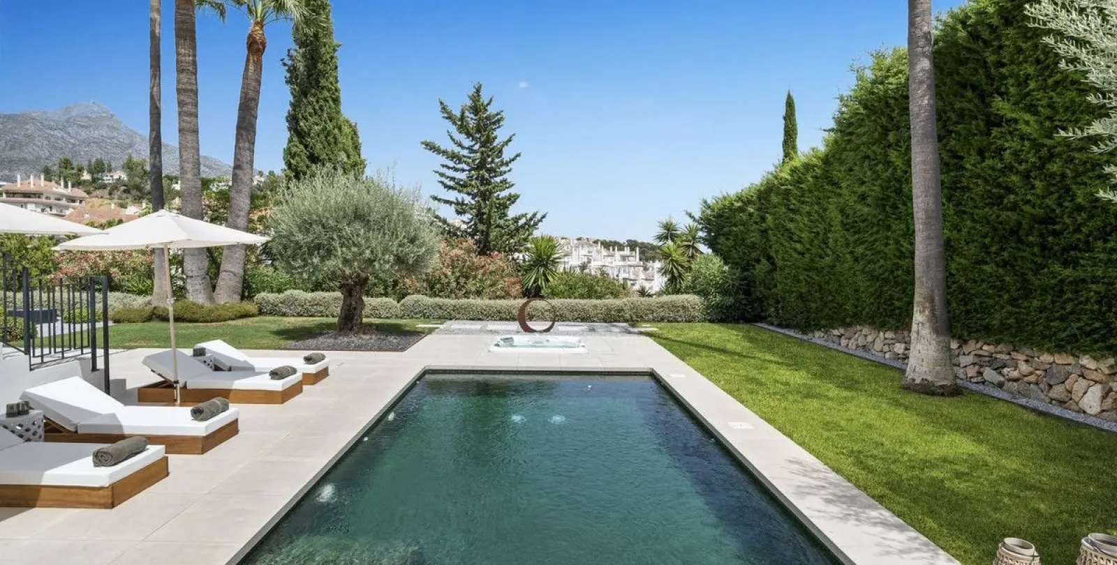 Venta de villa independiente en Nueva Andalucía 23