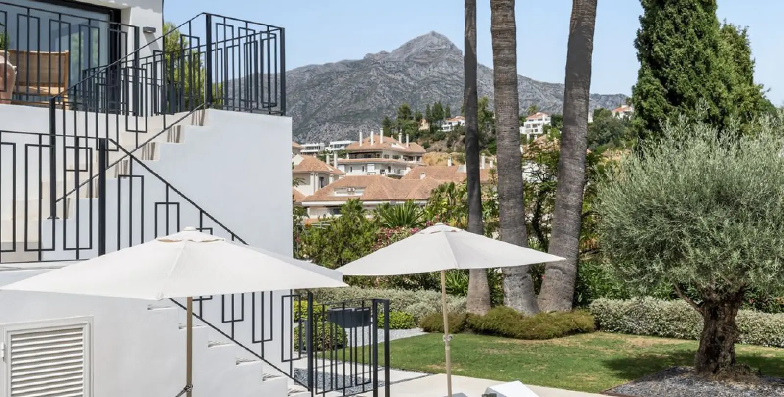 Venta de villa independiente en Nueva Andalucía 24