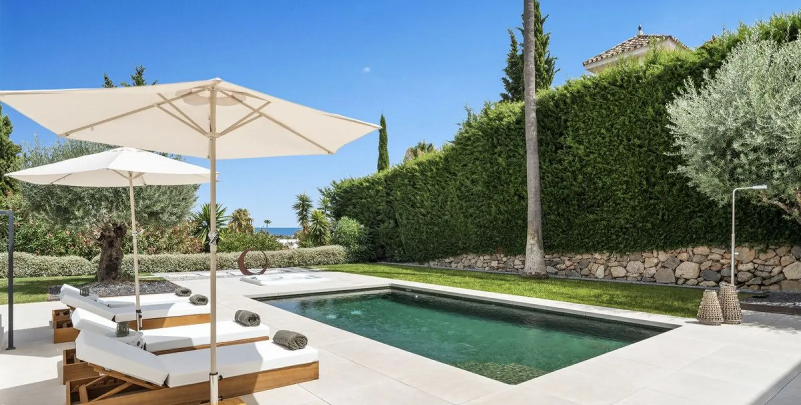 Venta de villa independiente en Nueva Andalucía 25
