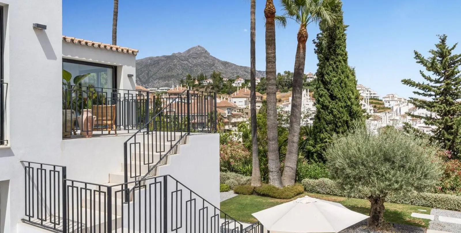 Venta de villa independiente en Nueva Andalucía 28