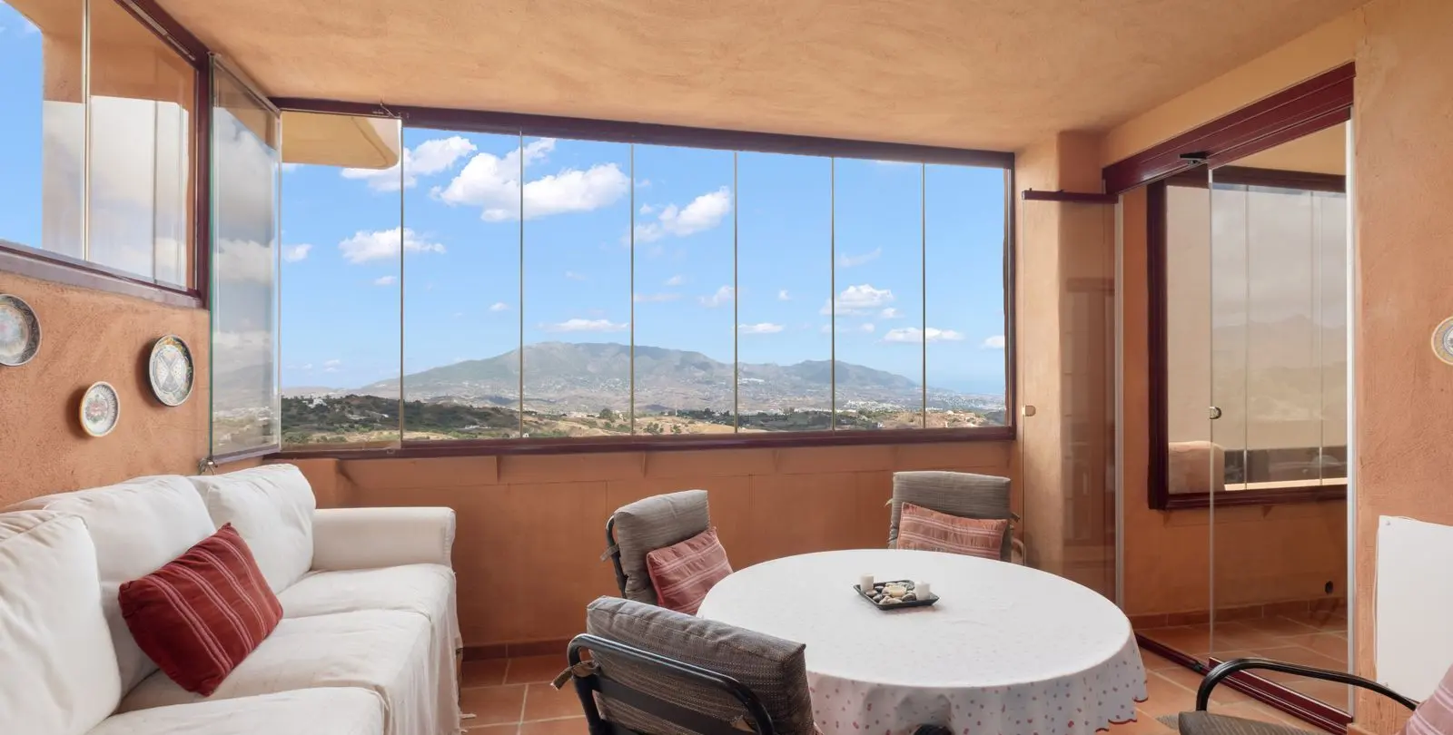 Sale of middle floor apartment in La Mairena 1