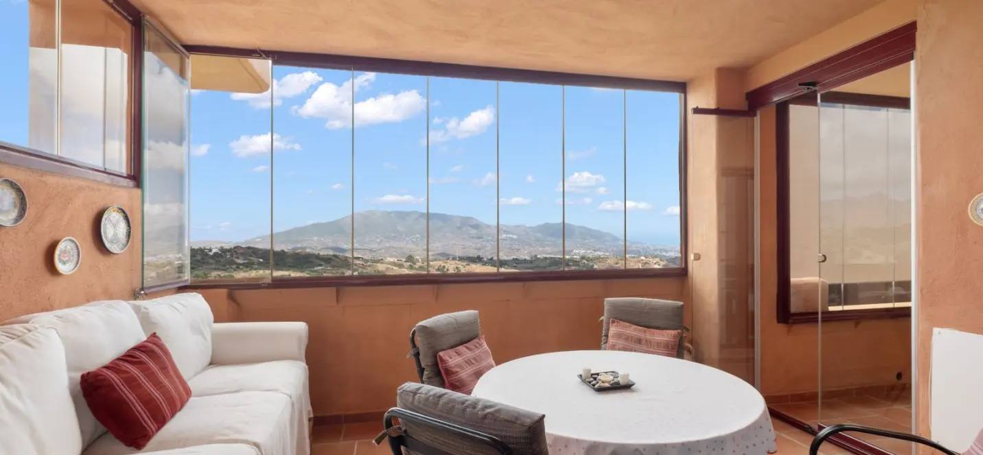 Sale of middle floor apartment in La Mairena 0