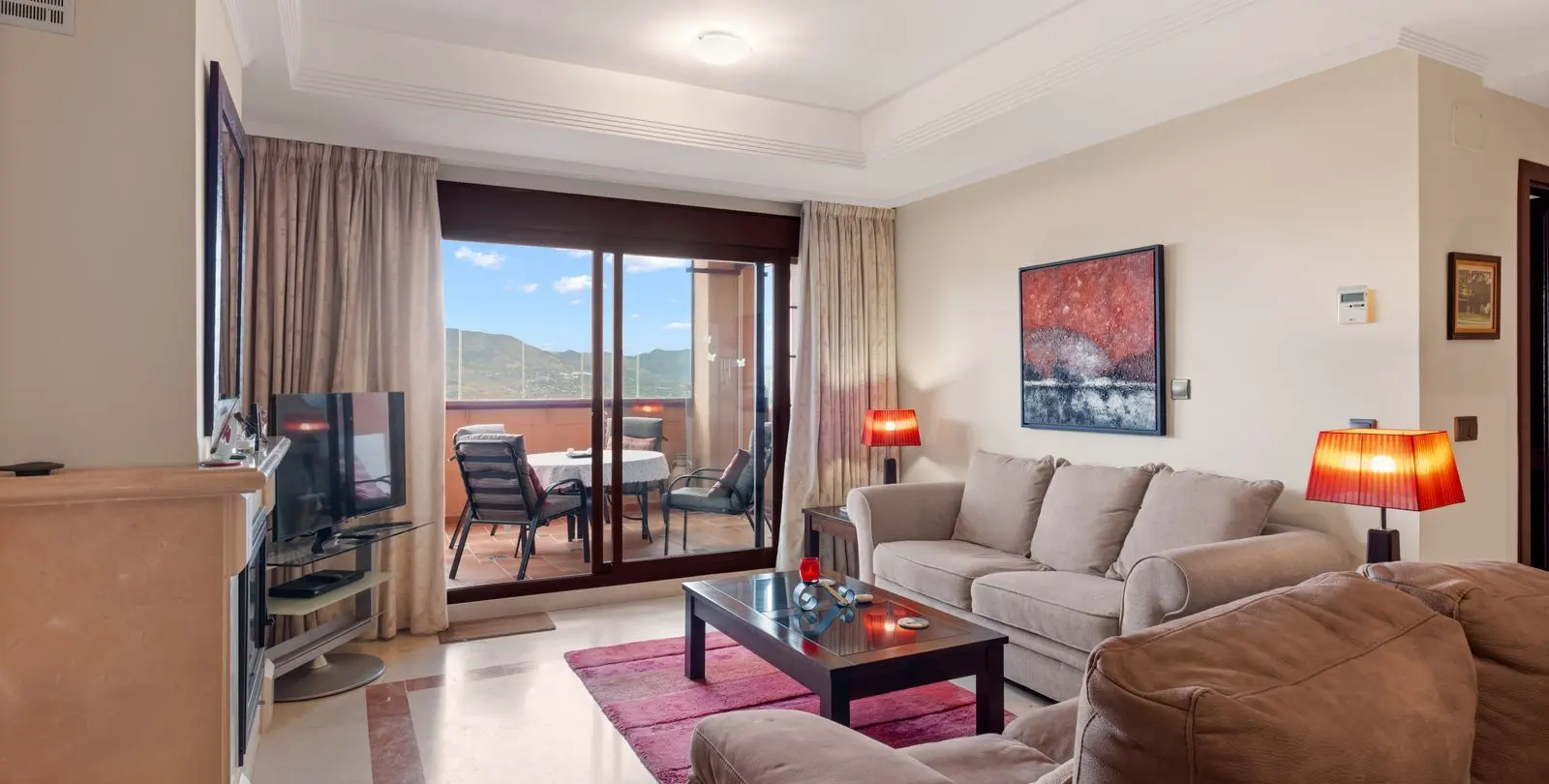 Sale of middle floor apartment in La Mairena 12