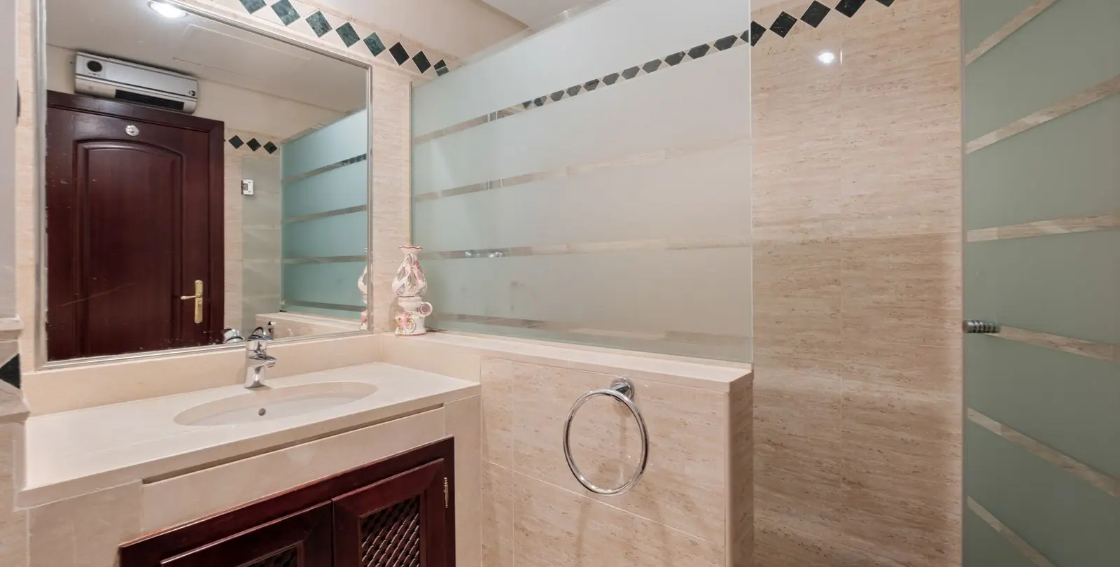 Sale of middle floor apartment in La Mairena 24