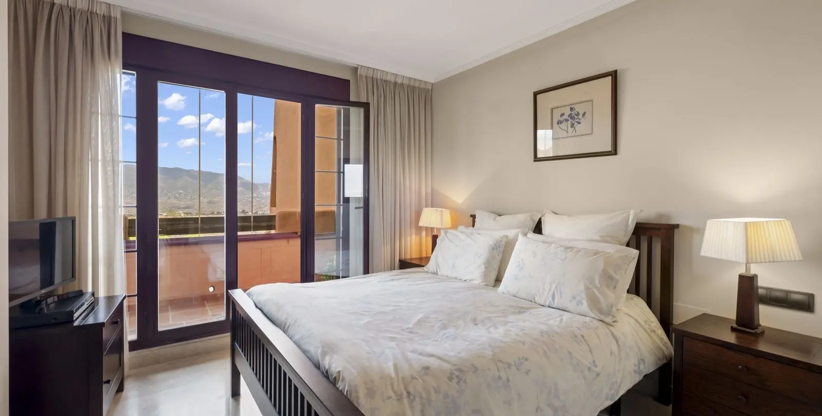 Sale of middle floor apartment in La Mairena 26