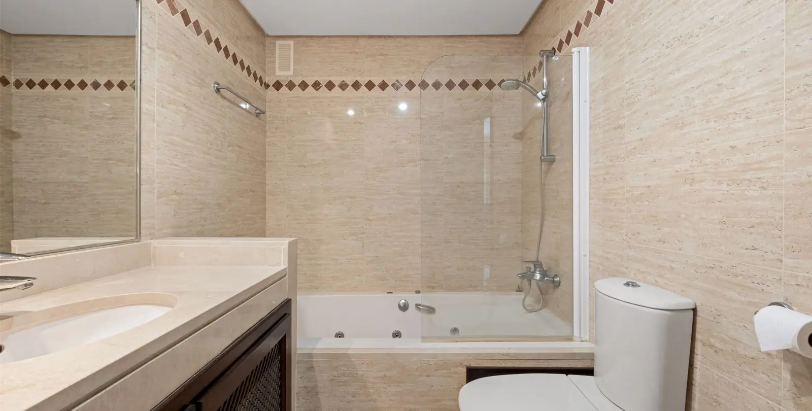 Sale of middle floor apartment in La Mairena 29