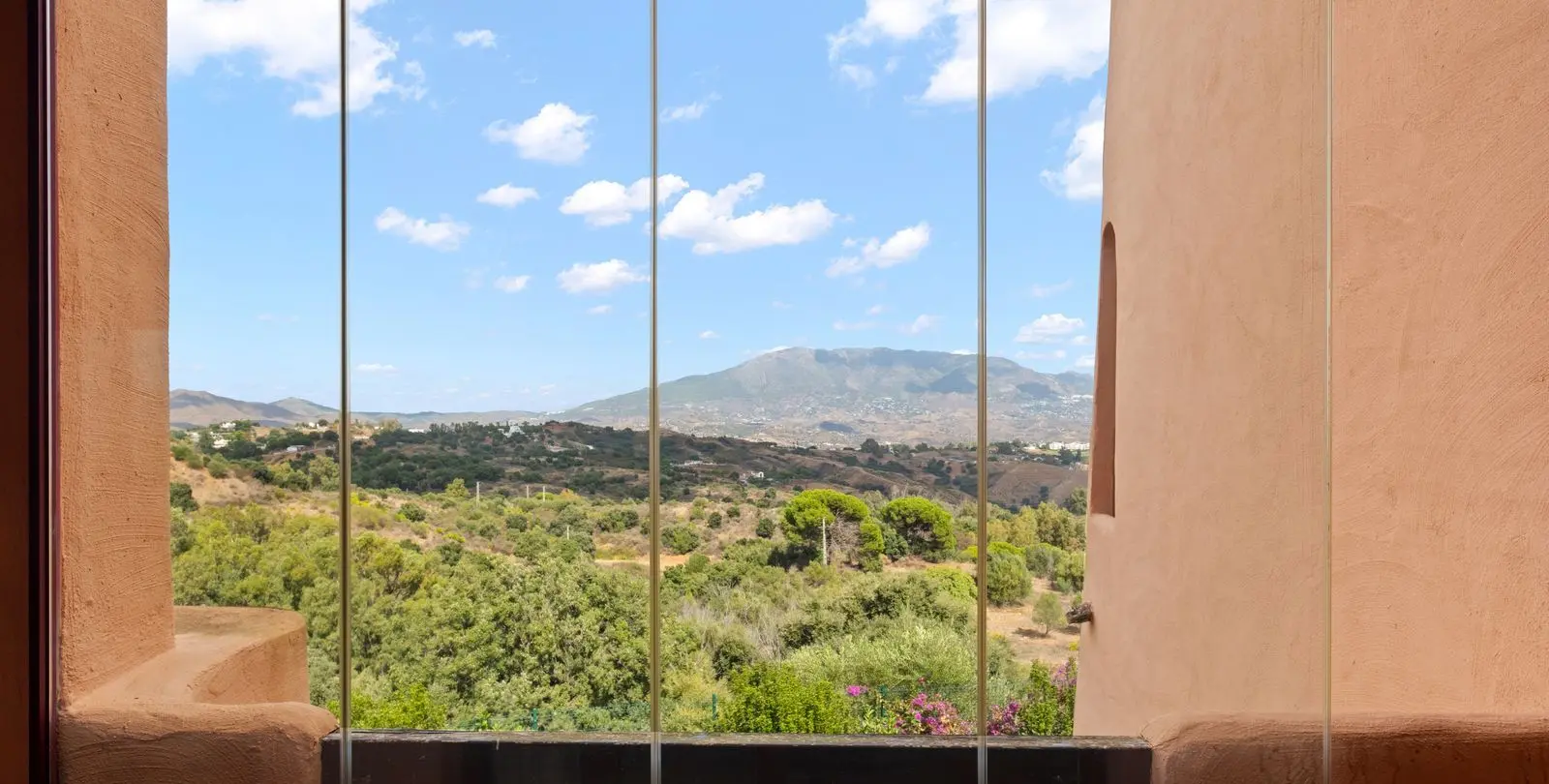 Sale of middle floor apartment in La Mairena 31