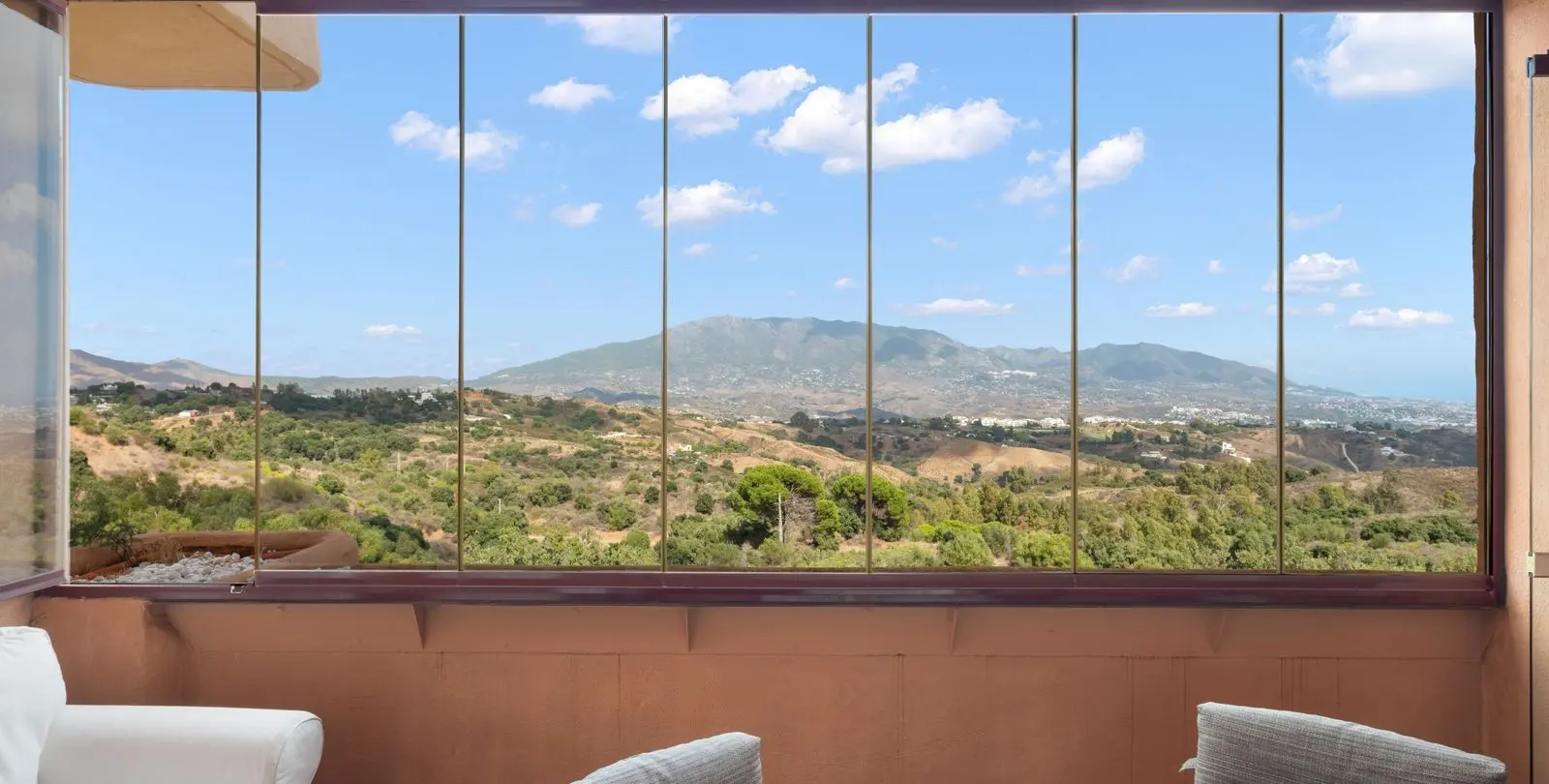 Sale of middle floor apartment in La Mairena 32