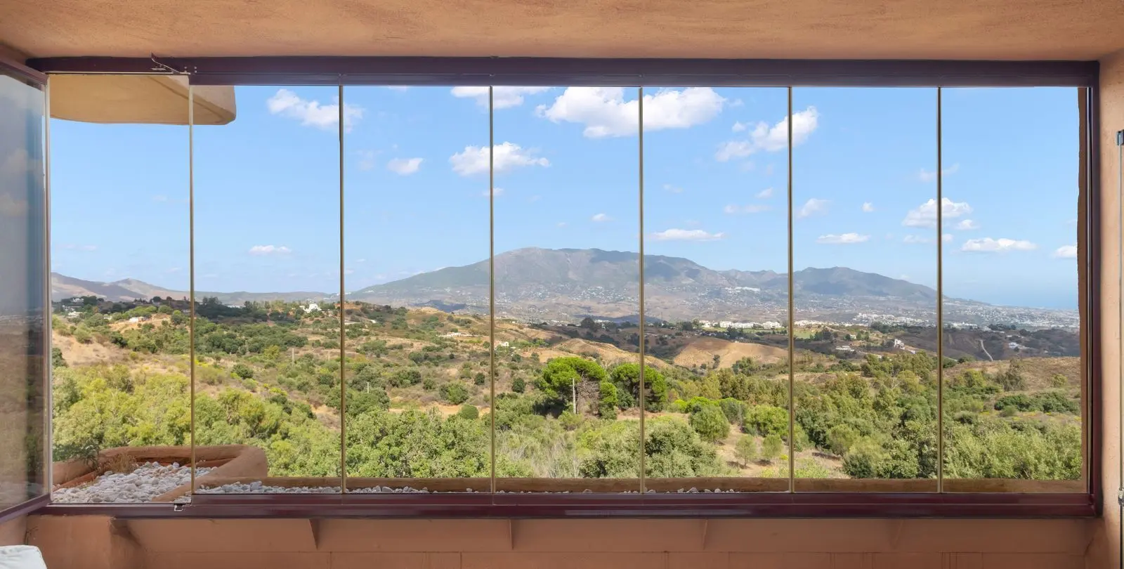 Sale of middle floor apartment in La Mairena 33