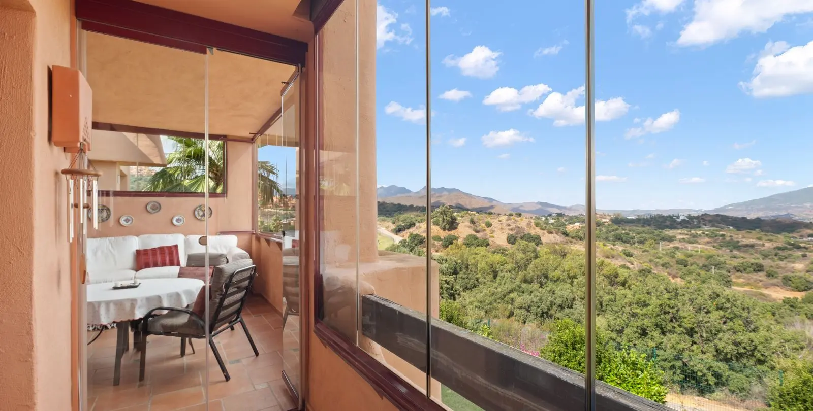 Sale of middle floor apartment in La Mairena 36