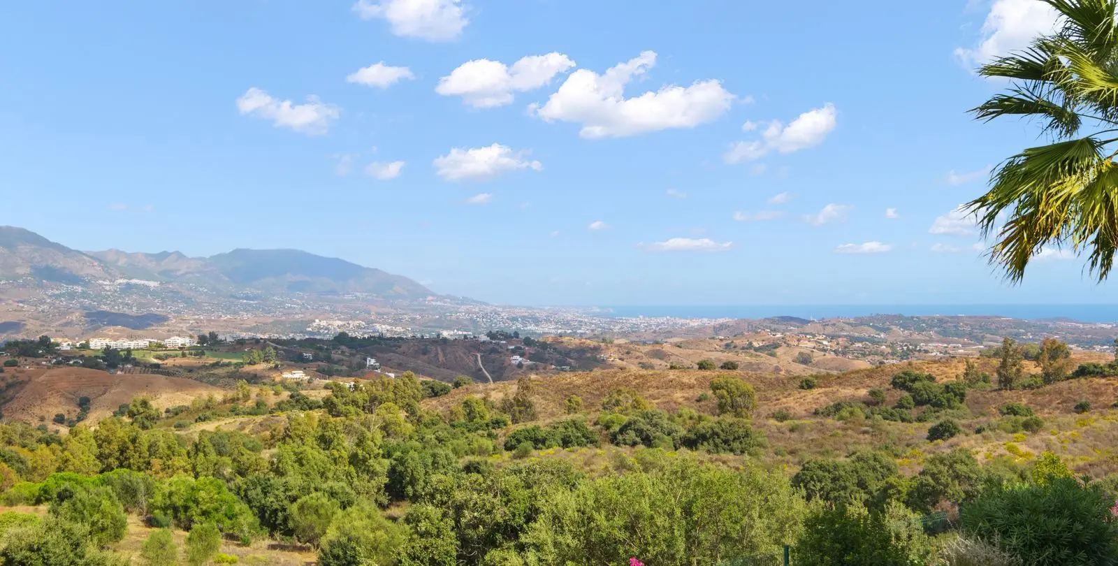 Sale of middle floor apartment in La Mairena 38