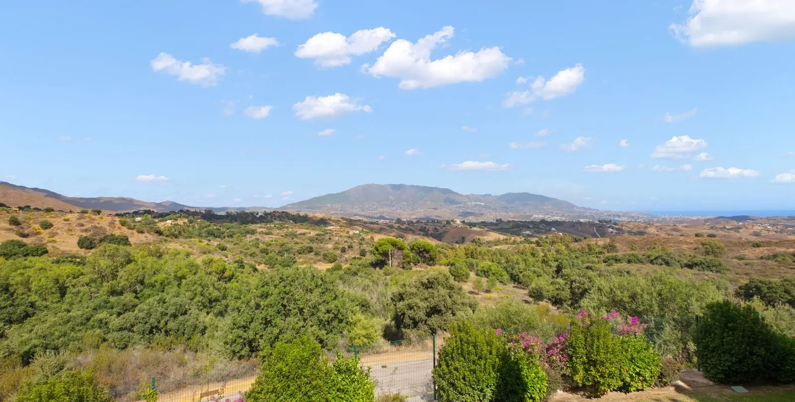 Sale of middle floor apartment in La Mairena 39