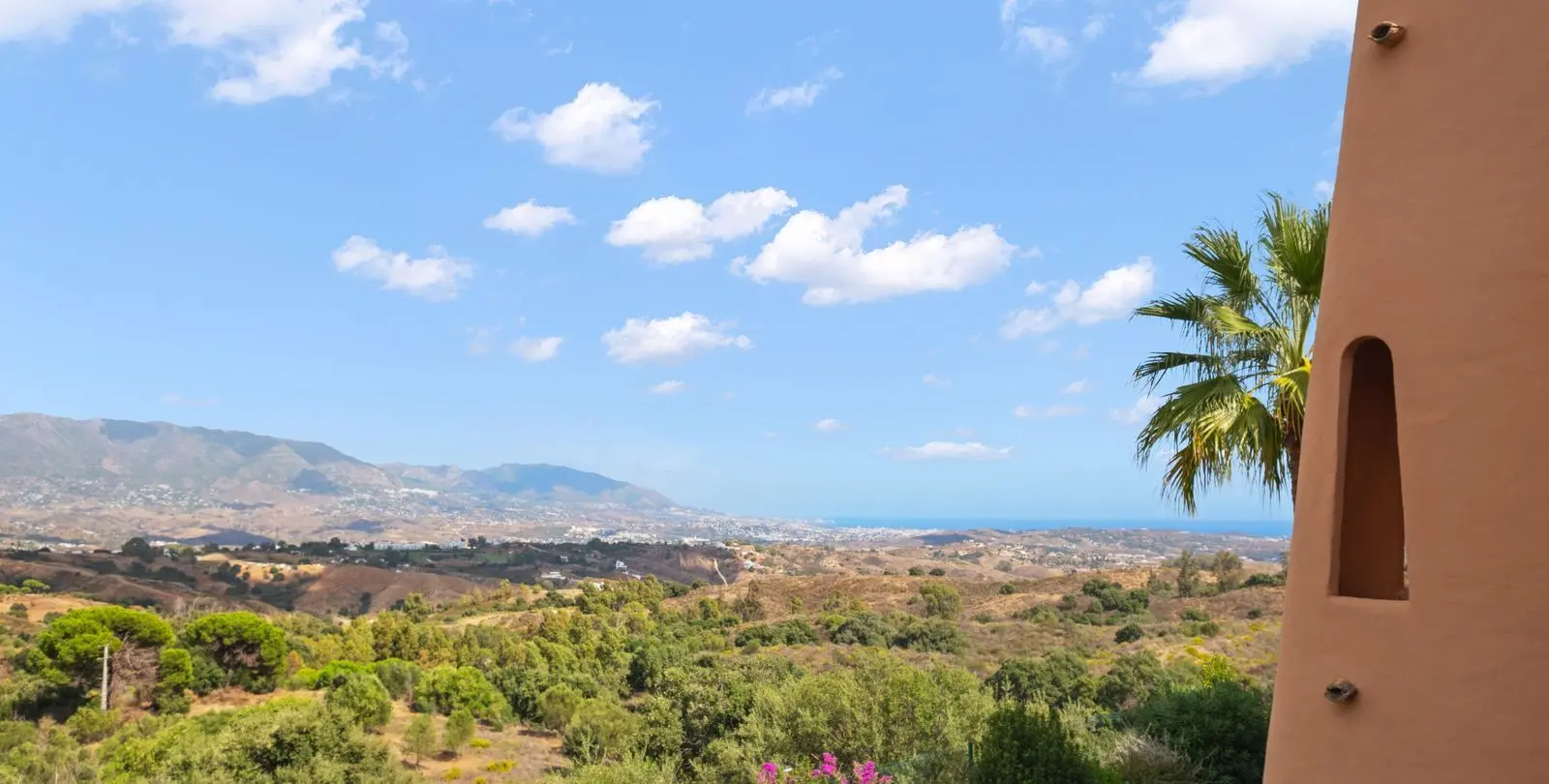 Sale of middle floor apartment in La Mairena 41