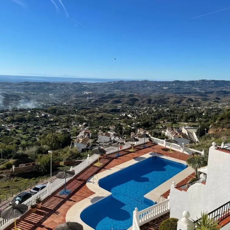 Продажа апартаментов на среднем этаже в Mijas