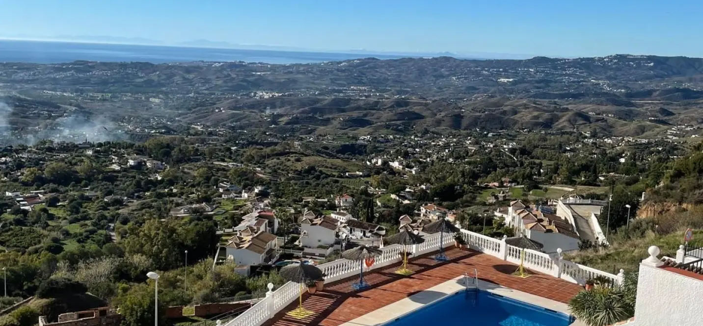 Продажа апартаментов на среднем этаже в Mijas 0