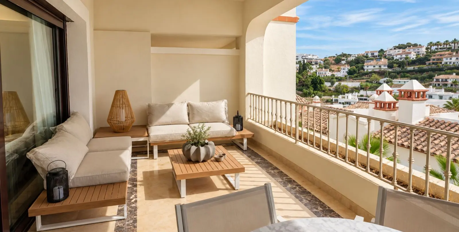 Sale of townhouse in Estepona 2
