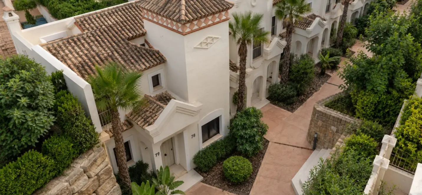 Sale of townhouse in Estepona 2