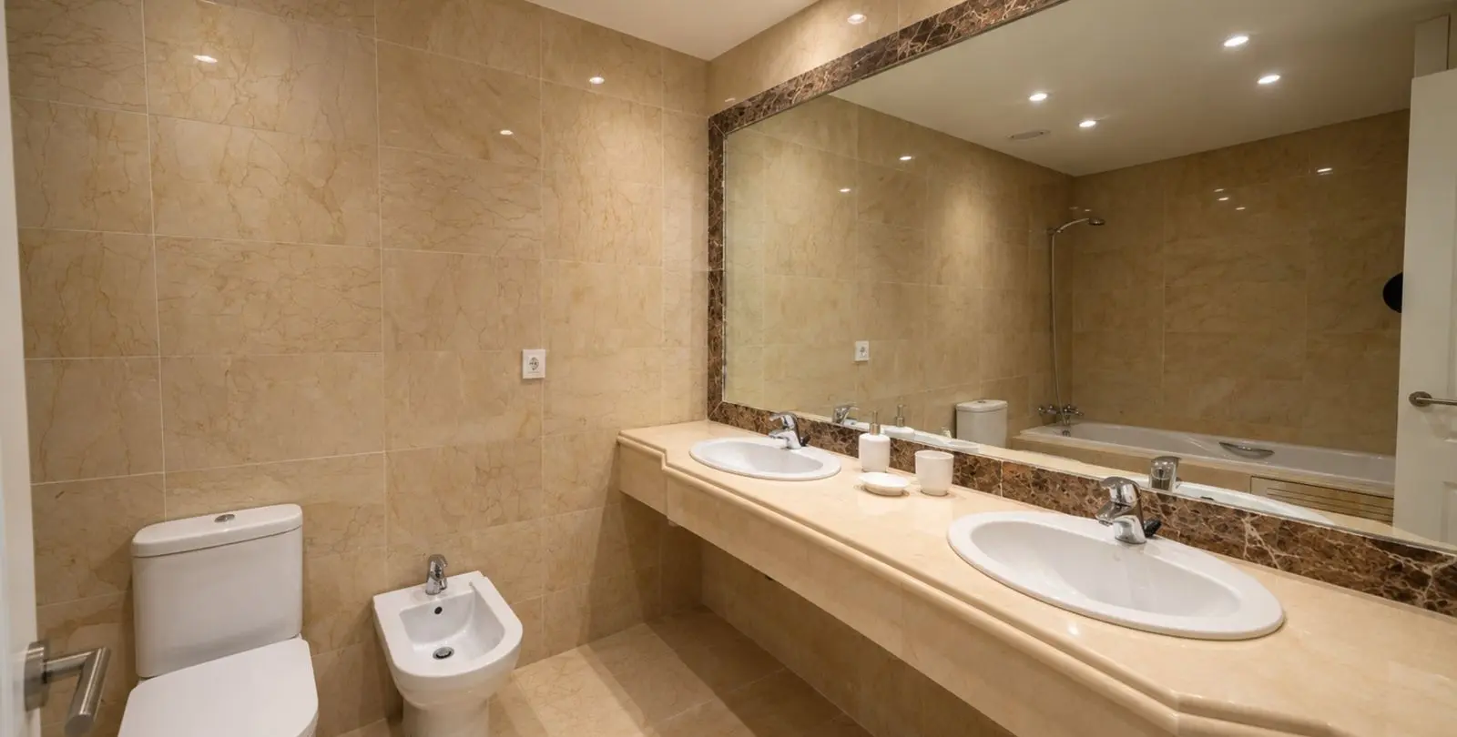 Sale of townhouse in Estepona 24