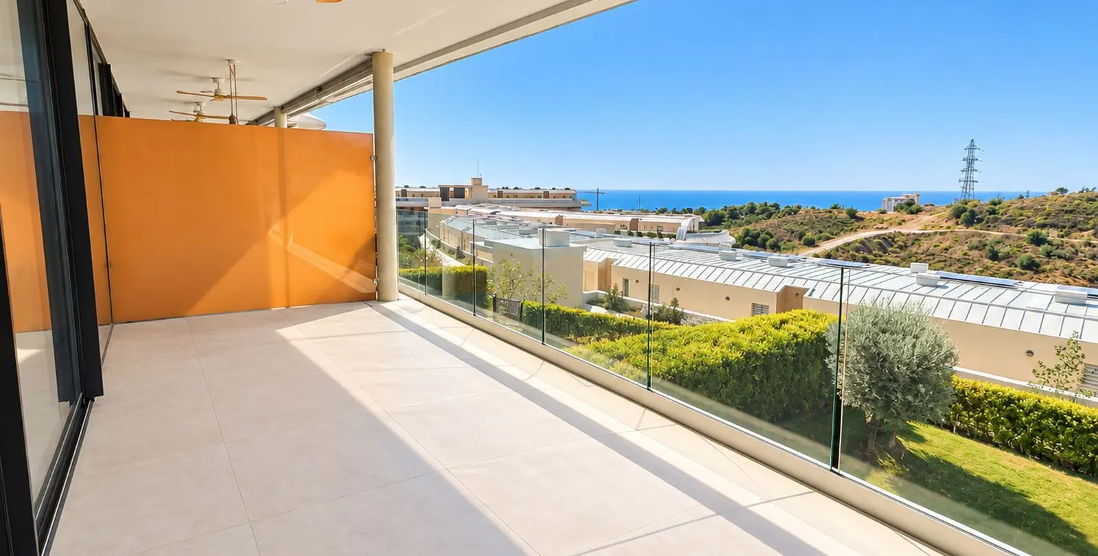Venta de apartamento en planta media en Fuengirola 1