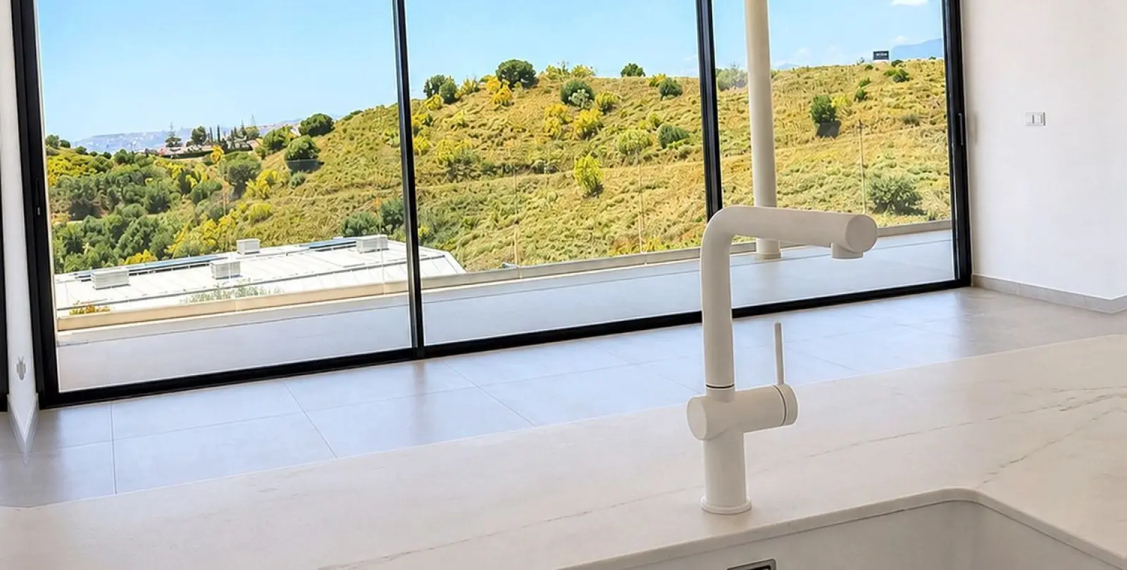 Venta de apartamento en planta media en Fuengirola 3