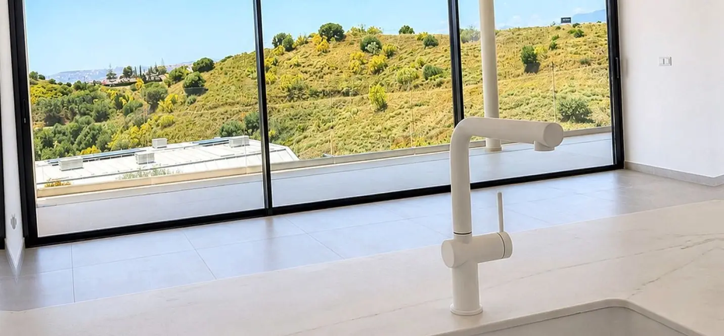 Venta de apartamento en planta media en Fuengirola 2