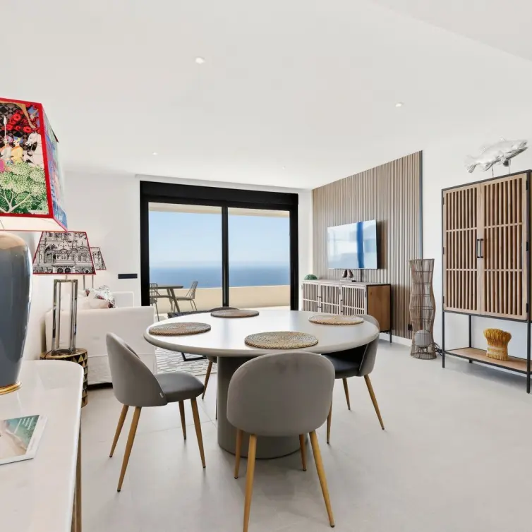 Sale of middle floor apartment in Marbella
