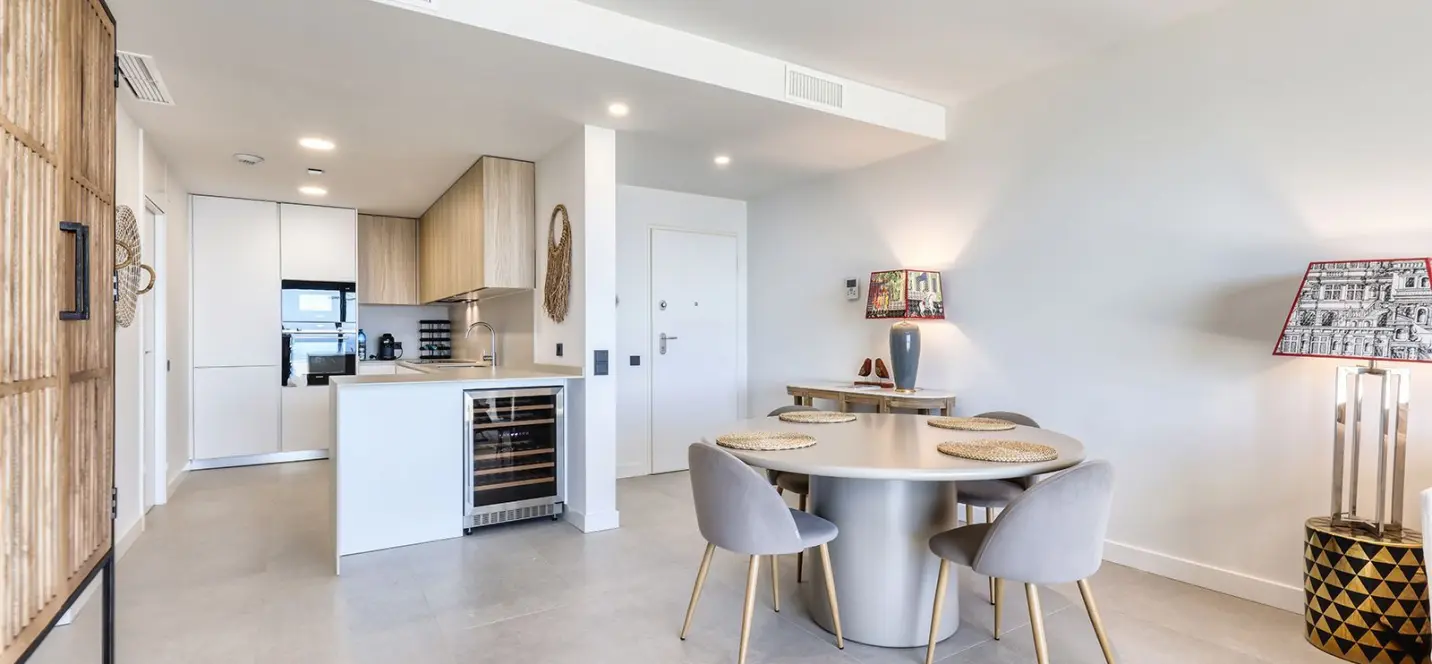 Sale of middle floor apartment in Marbella 2