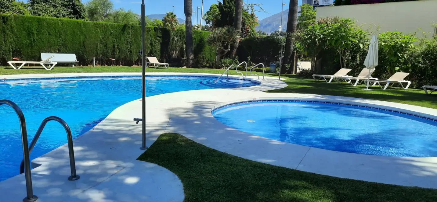 Sale of middle floor apartment in Puerto Banús 3
