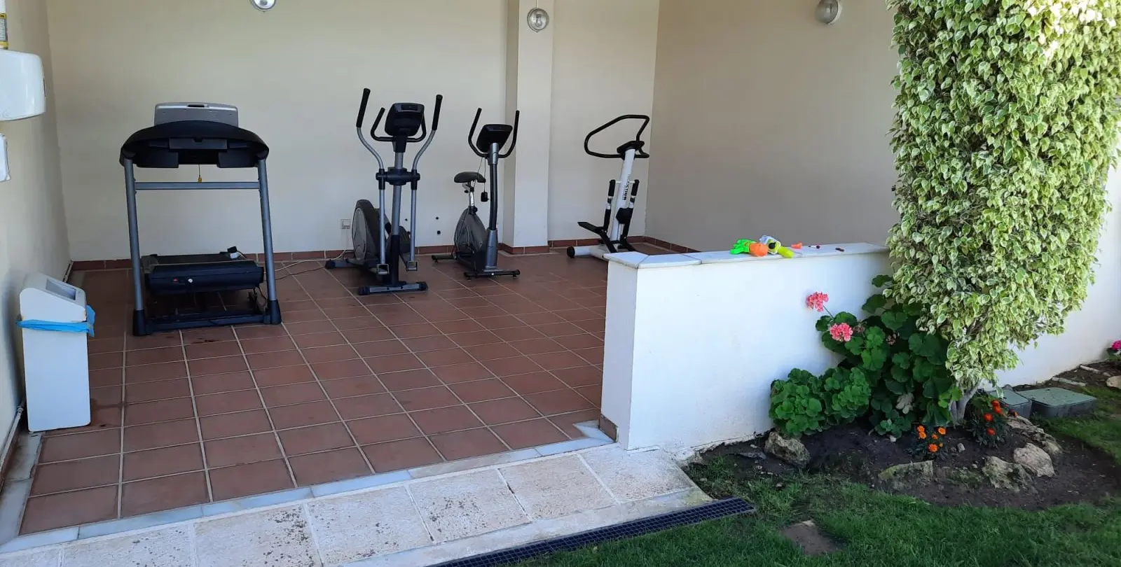 Sale of middle floor apartment in Puerto Banús 5