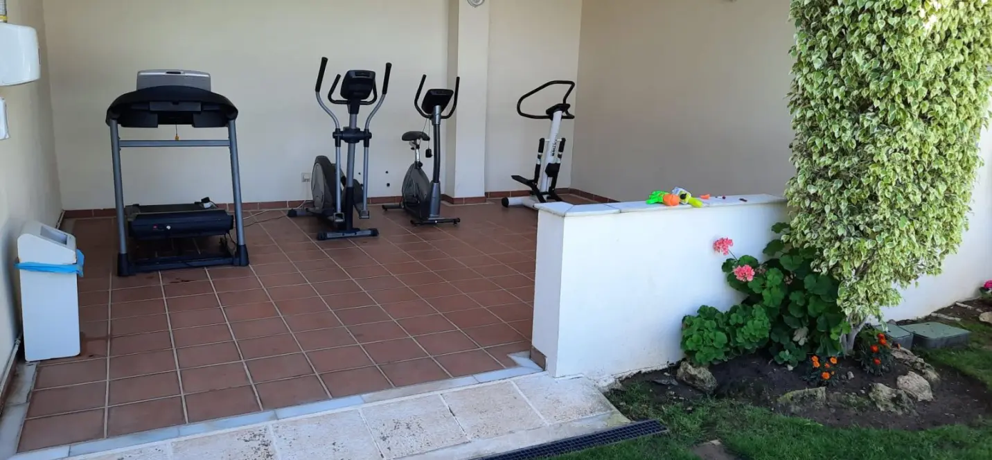 Sale of middle floor apartment in Puerto Banús 4