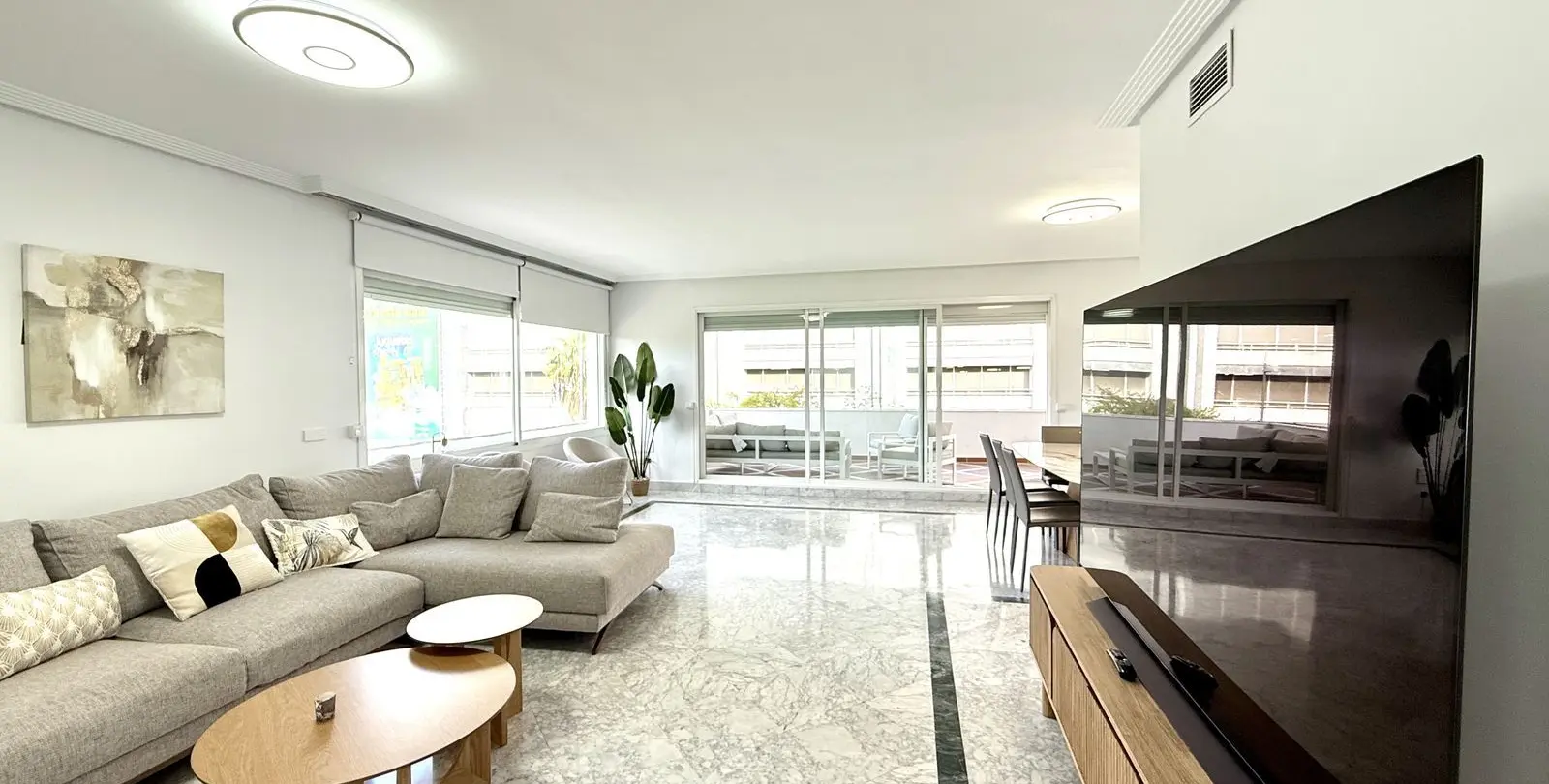 Sale of middle floor apartment in Puerto Banús 9