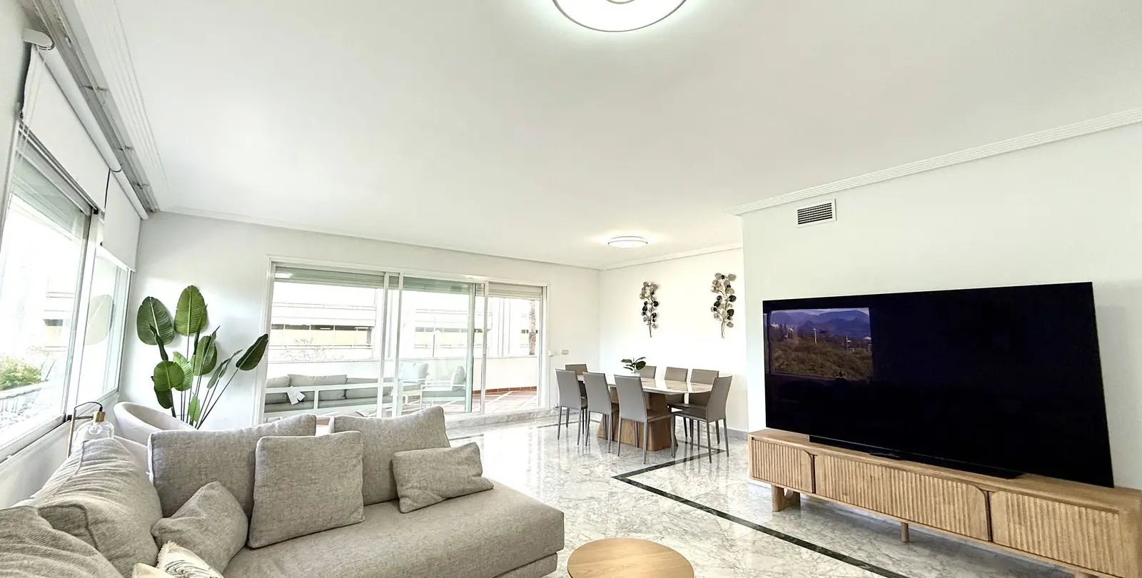 Sale of middle floor apartment in Puerto Banús 11