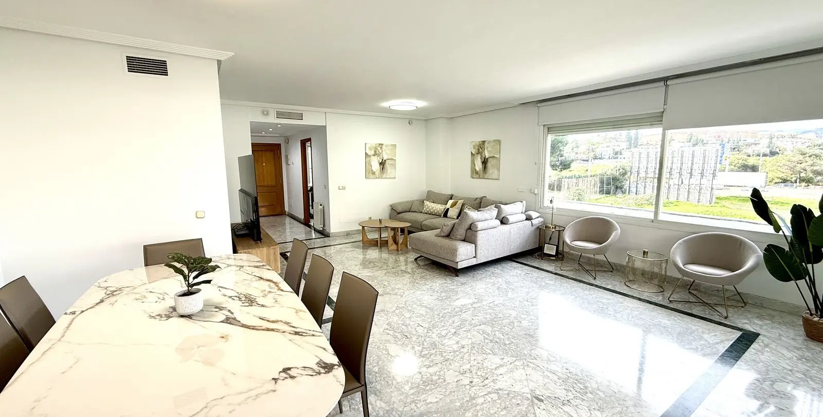 Sale of middle floor apartment in Puerto Banús 14