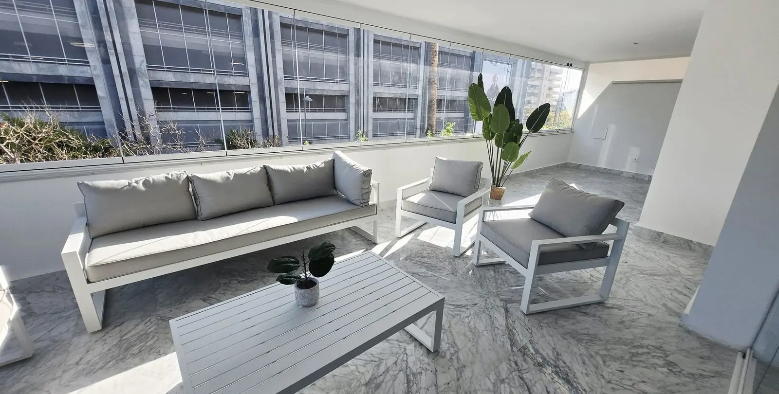 Sale of middle floor apartment in Puerto Banús 16