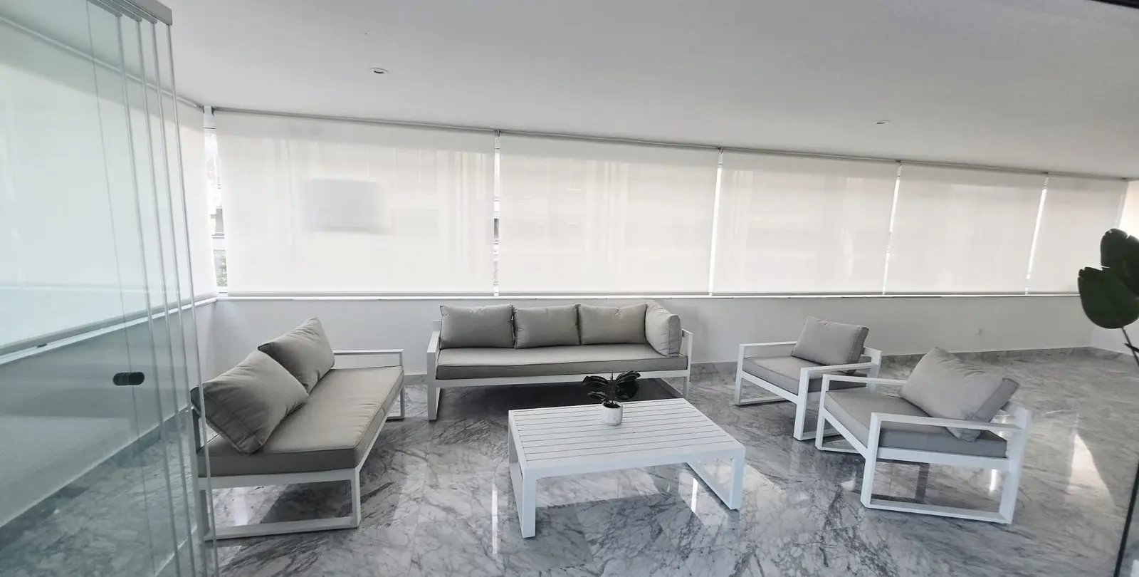 Sale of middle floor apartment in Puerto Banús 17