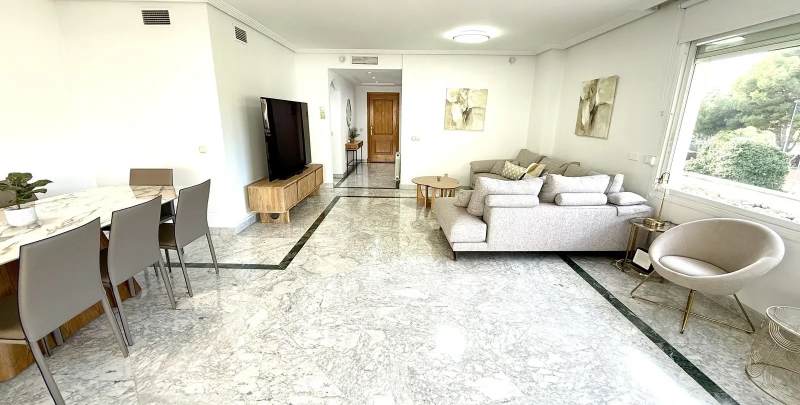 Sale of middle floor apartment in Puerto Banús 18