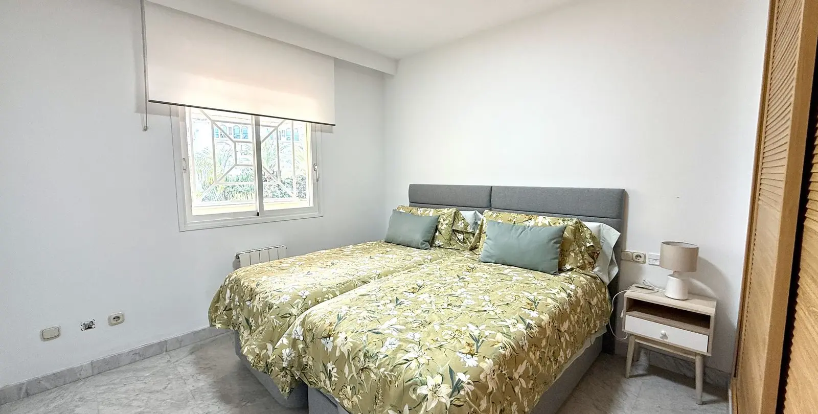 Sale of middle floor apartment in Puerto Banús 25