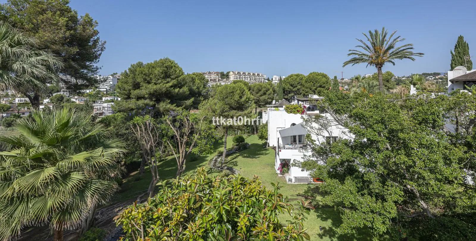 Sale of detached villa in Nueva Andalucía 41