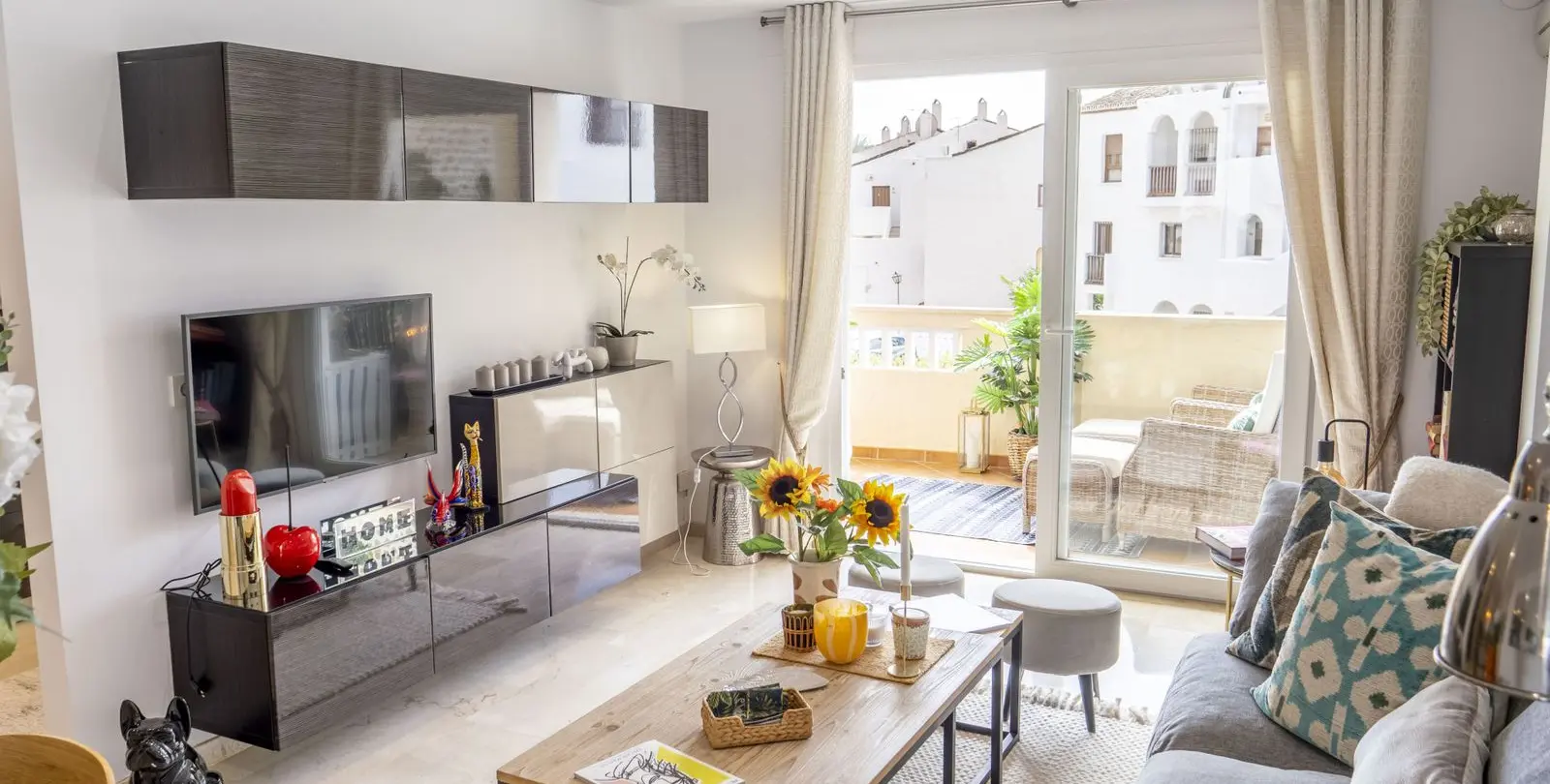 Venta de apartamento en planta media en Estepona 5